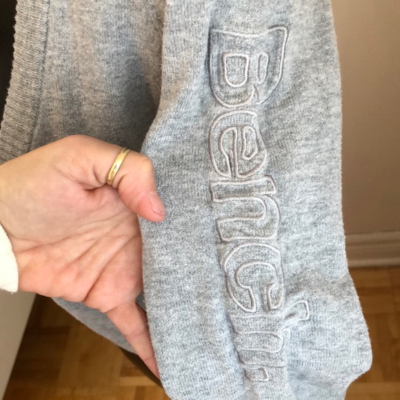 Bench Cardigan - Picture 2 of 3